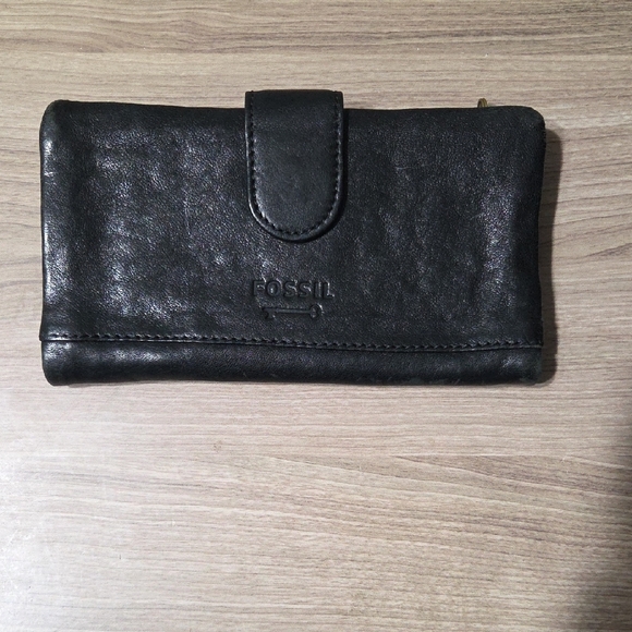 Fossil Black Leather Wallet with Gold Accents - Picture 2 of 7